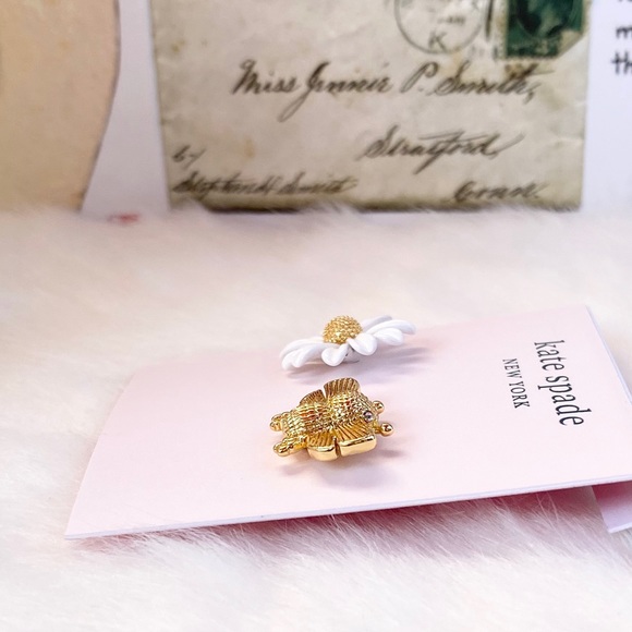 NEW KATE SPADE ♠️ ALL BUZZ BEE FLOWER EARRINGS - Picture 5 of 5
